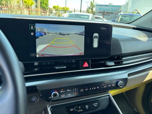 Used 2026 Kia Carnival FWD image 24