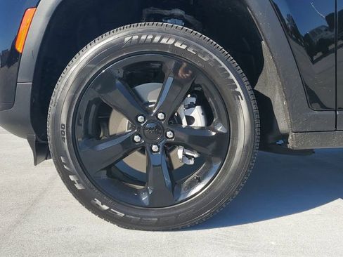 New 2025 Jeep Grand Cherokee L Altitude image 7