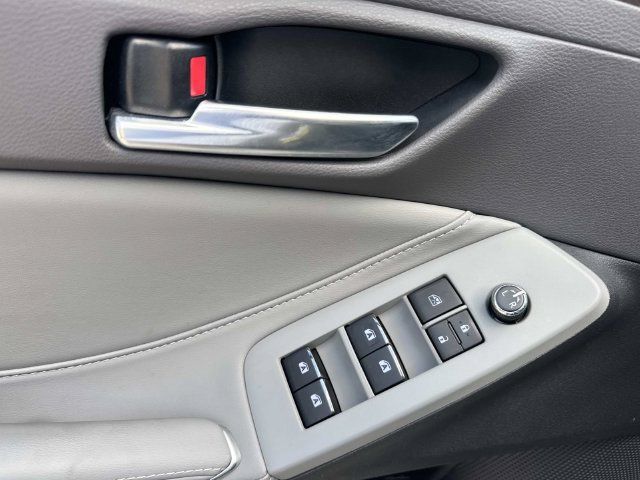 Used 2020 Toyota Avalon XLE FWD image 19