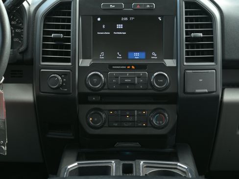 Used 2017 Ford F150 XL w/ Equipment Group 101A Mid AWD/4WD image 12