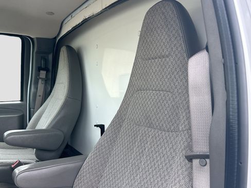 Used 2019 Chevrolet Express 3500 w/ Chrome Appearance Package image 20