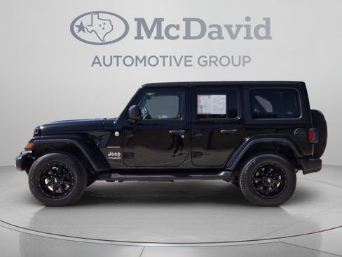 Used 2018 Jeep Wrangler Unlimited Sahara AWD/4WD image 2