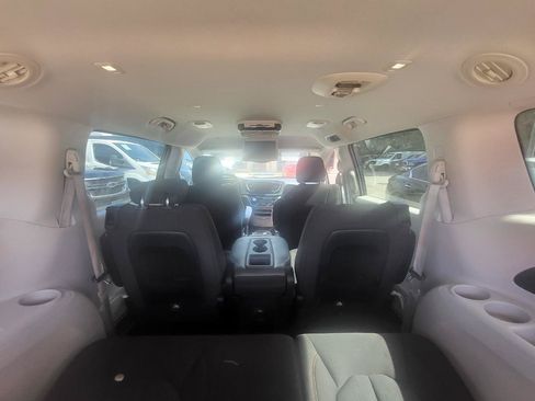 Used 2017 Chrysler Pacifica Touring w/ Tire & Wheel Group FWD image 38