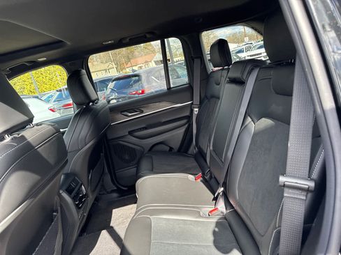 New 2026 Jeep Grand Cherokee Altitude image 30