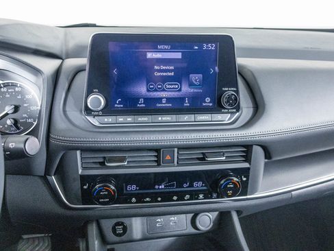 Used 2024 Nissan Rogue SV w/ SV Premium Package image 24