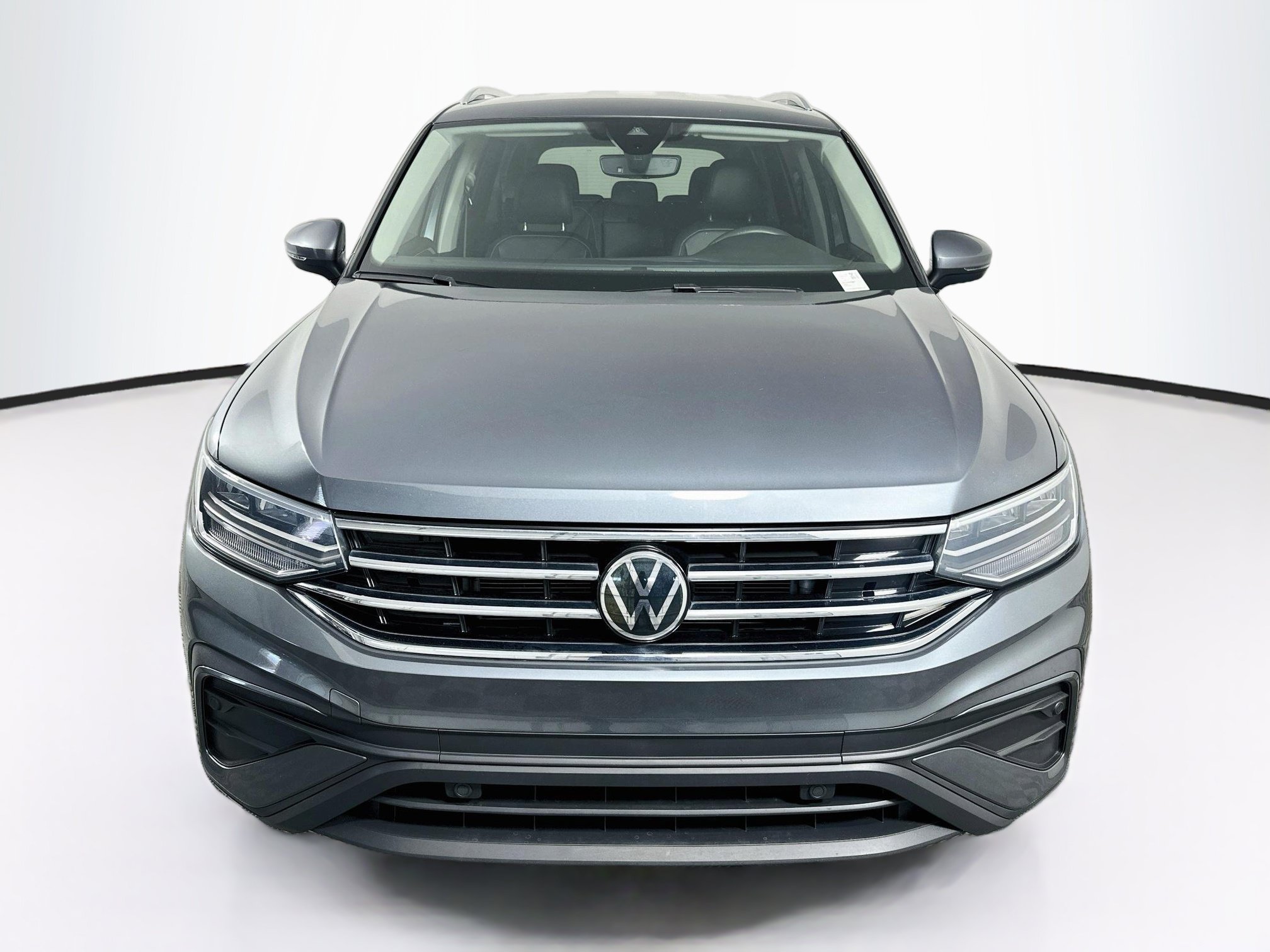 Used 2023 Volkswagen Tiguan SE FWD image 2
