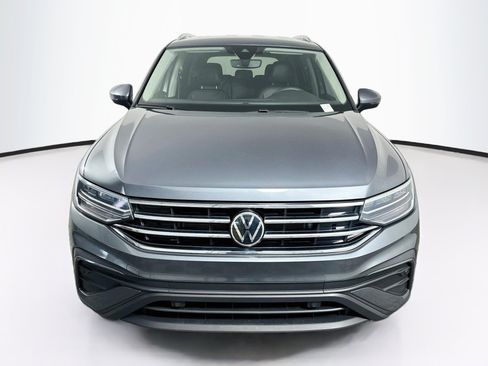 Used 2023 Volkswagen Tiguan SE FWD image 2