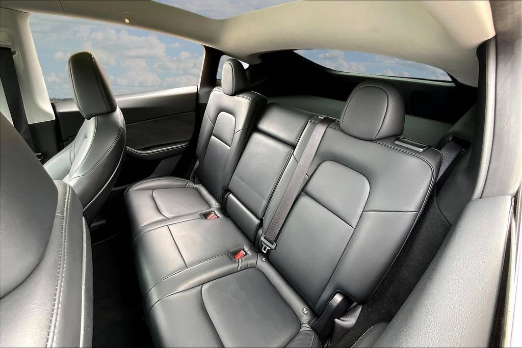 Used 2024 Tesla Model Y Long Range AWD/4WD image 21