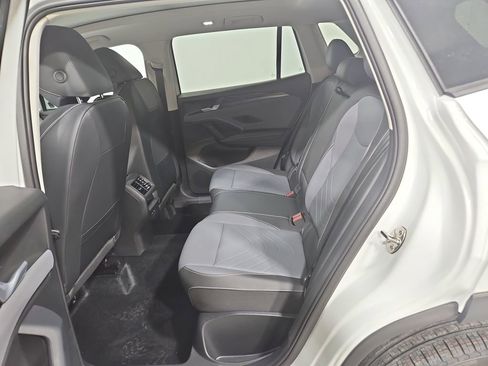 New 2026 Volkswagen Tiguan SE AWD/4WD image 23