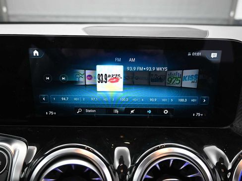 Used 2022 Mercedes-Benz GLB 250 GLB 250 image 16