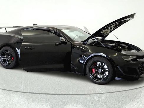 Used 2018 Chevrolet Camaro ZL1 RWD image 7