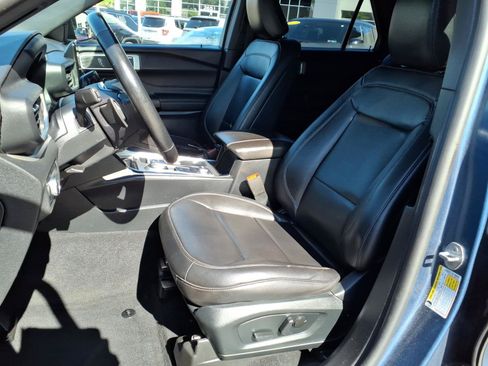 Used 2020 Ford Explorer XLT w/ Equipment Group 202A AWD/4WD image 9