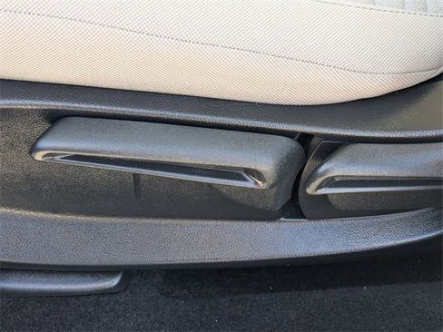 Used 2023 Honda HR-V LX image 15