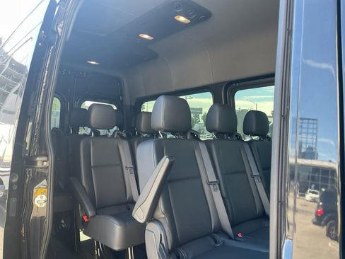 Used 2024 Mercedes-Benz Sprinter 2500 image 5