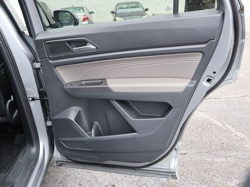 Certified 2022 Volkswagen Atlas Cross Sport SEL R-Line image 15