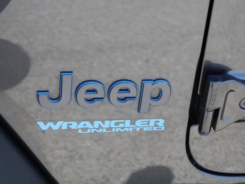 Used 2022 Jeep Wrangler Unlimited Rubicon 4xe w/ Cold Weather Group AWD/4WD image 8