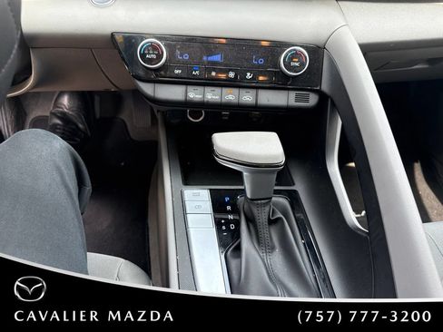 Used 2023 Hyundai Elantra SEL FWD image 16