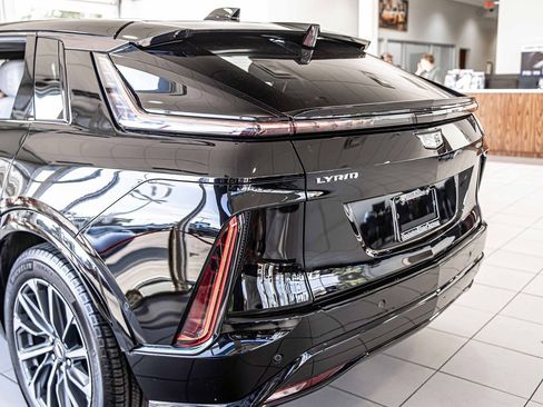 Used 2024 Cadillac Lyriq Sport image 15