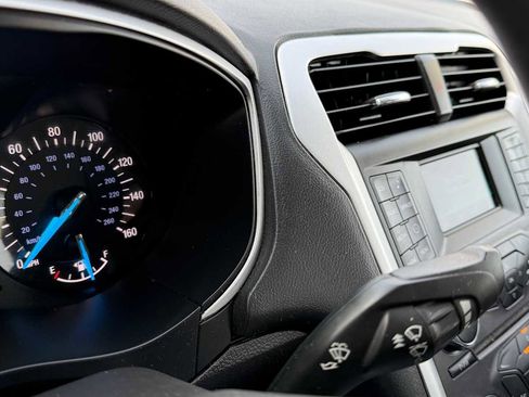 Used 2016 Ford Fusion SE image 18