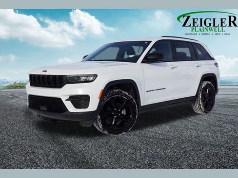 Used 2023 Jeep Grand Cherokee Altitude image 1