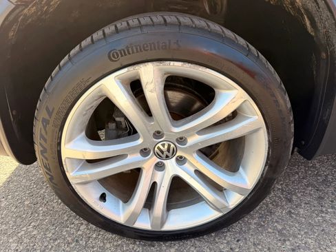 Used 2012 Volkswagen Tiguan S image 19