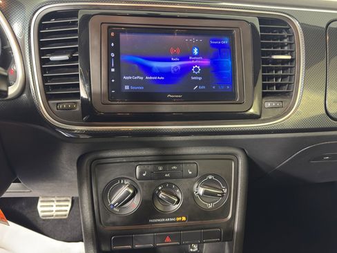 Used 2013 Volkswagen Beetle 2.0T image 26