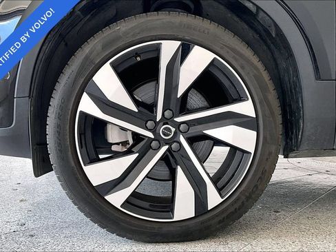 Used 2025 Volvo XC40 B5 Plus AWD/4WD image 10