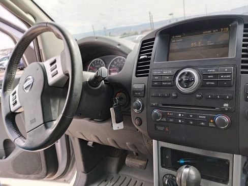 Used 2012 Nissan Pathfinder SV AWD/4WD image 17