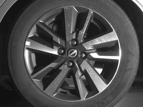 Used 2025 Nissan Versa SV image 14