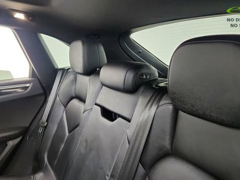 Used 2018 Porsche Macan AWD/4WD image 28