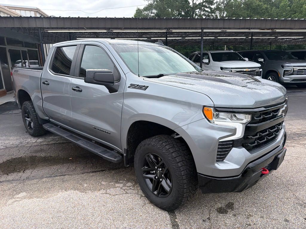 Used 2024 Chevrolet Silverado 1500 LT Trail Boss w/ Convenience Package II AWD/4WD image 4