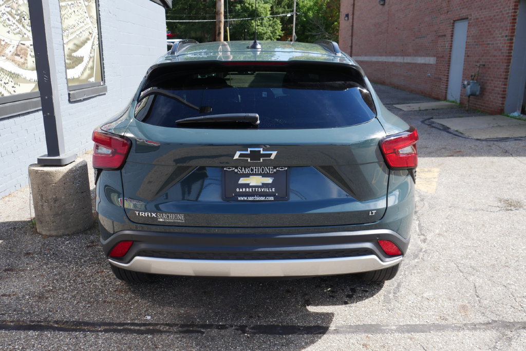 Used 2025 Chevrolet Trax LT w/ Driver Confidence Package FWD image 26