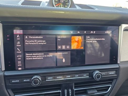 Used 2020 Porsche Macan Turbo image 3