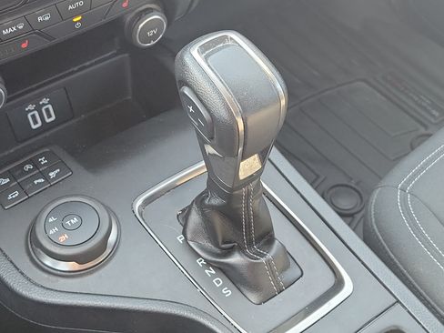 Used 2019 Ford Ranger XLT w/ Equipment Group 302A Luxury AWD/4WD image 30