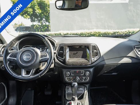 Used 2019 Jeep Compass Latitude FWD image 14