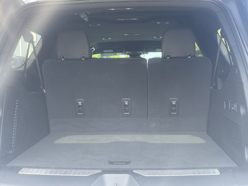 Used 2025 Chevrolet Suburban Premier AWD/4WD image 32