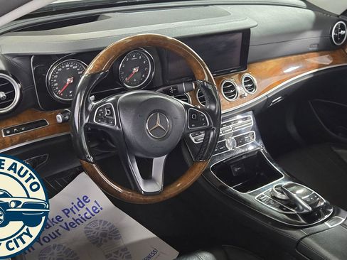 Used 2018 Mercedes-Benz E 300 4MATIC w/ Premium 3 Package (Q03) image 11