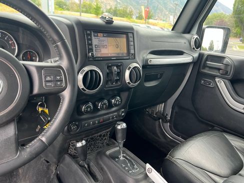 Used 2015 Jeep Wrangler Unlimited Rubicon w/ Dual Top Group AWD/4WD image 32