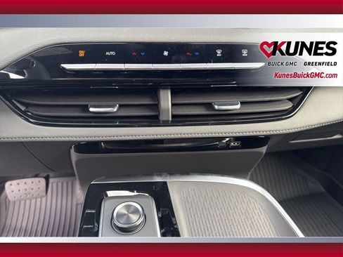 New 2026 Buick Enclave Sport Touring w/ LPO, Floor Liner Package AWD/4WD image 29