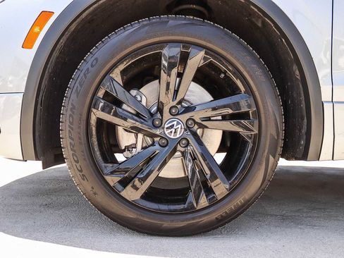 Certified 2023 Volkswagen Tiguan SE R-Line FWD image 11