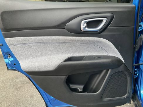 Used 2024 Jeep Compass Latitude image 31