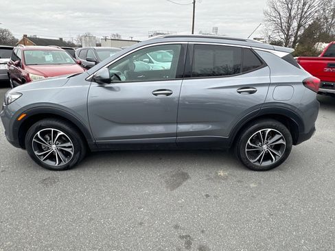 Used 2021 Buick Encore GX Essence image 2