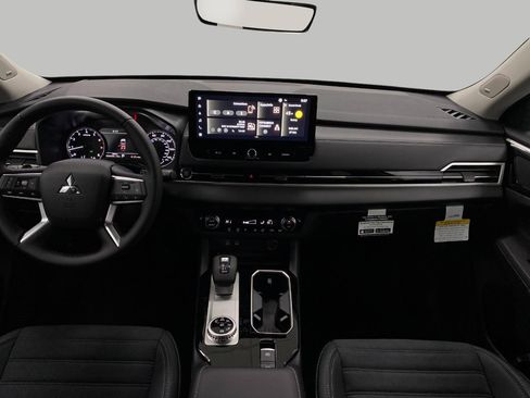 New 2025 Mitsubishi Outlander SE image 20
