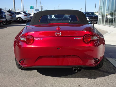 Used 2021 MAZDA MX-5 Miata Grand Touring RWD image 4