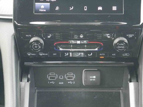 Certified 2025 Jeep Grand Cherokee Altitude AWD/4WD image 8
