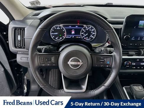 Used 2023 Nissan Pathfinder SL AWD/4WD image 12