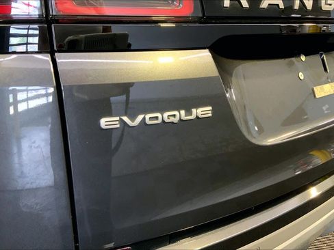 Used 2023 Land Rover Range Rover Evoque SE AWD/4WD image 10