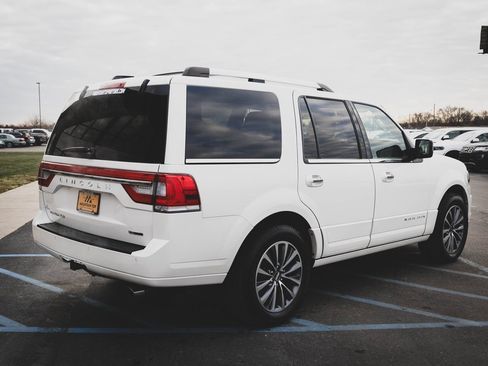 Used 2015 Lincoln Navigator 4WD image 13