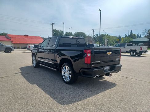 Used 2022 Chevrolet Silverado 1500 4x4 Crew Cab High Country w/ High Country Premium Package image 3