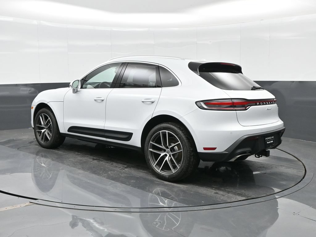 Certified 2026 Porsche Macan AWD/4WD image 3